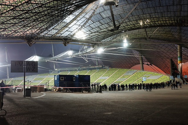 咪咕前方！@胡金秋21 手持冠军鼎登场，@浙江广厦篮球俱乐部 新赛季出征仪式